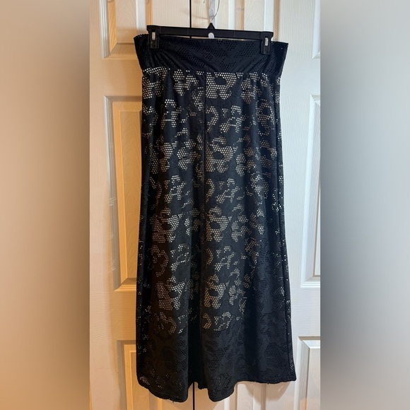 Chic Black Floral Lace A-Line Skirt - Picture 4 of 4